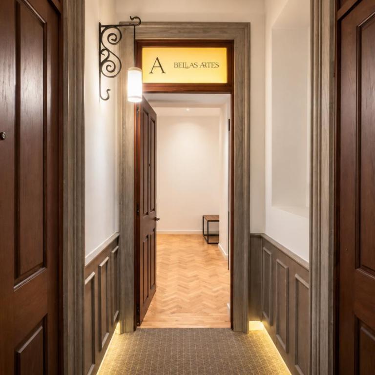 Hotel Bellas Artes - King Suite with Balcony - 7