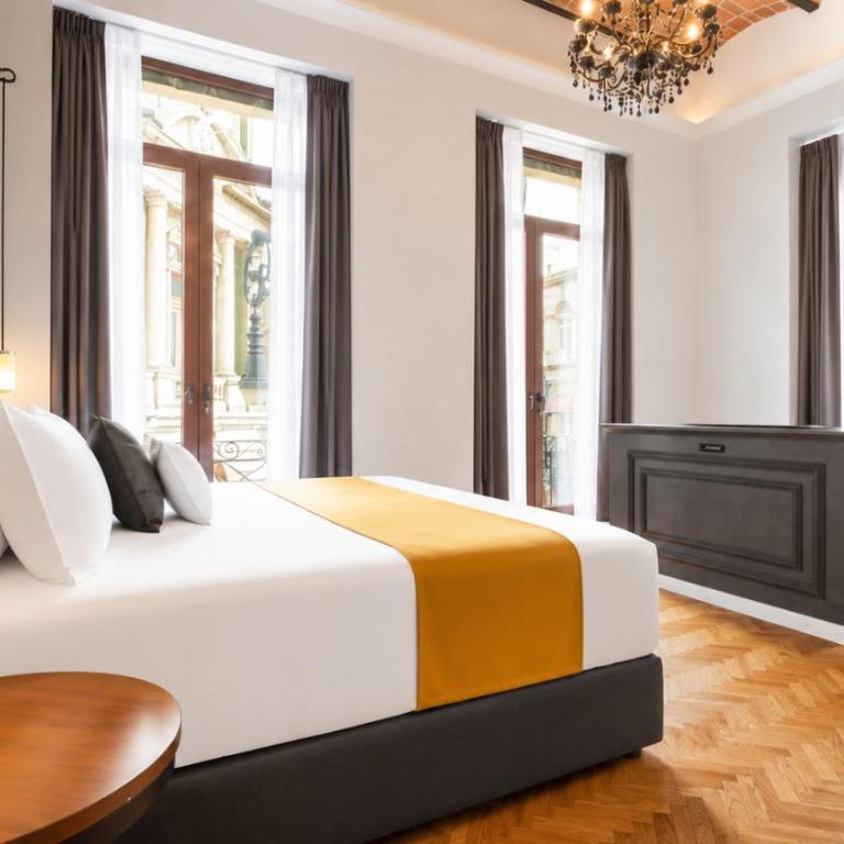 Hotel Bellas Artes - King Suite with Balcony - 5
