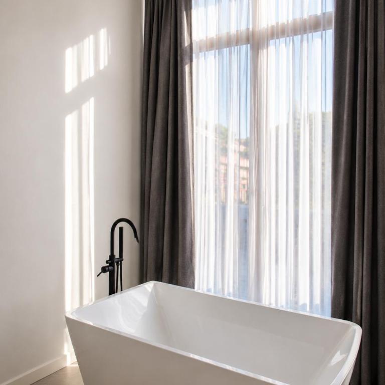 Hotel Bellas Artes - King Suite with Balcony - 10