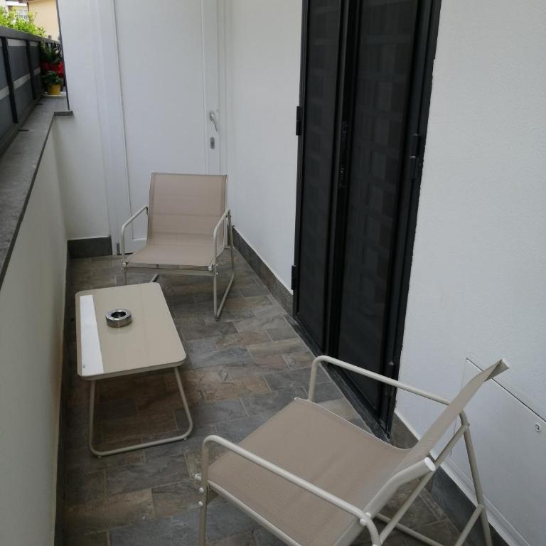 Sea and Airport View - Camera Matrimoniale con Bagno Privato - 4
