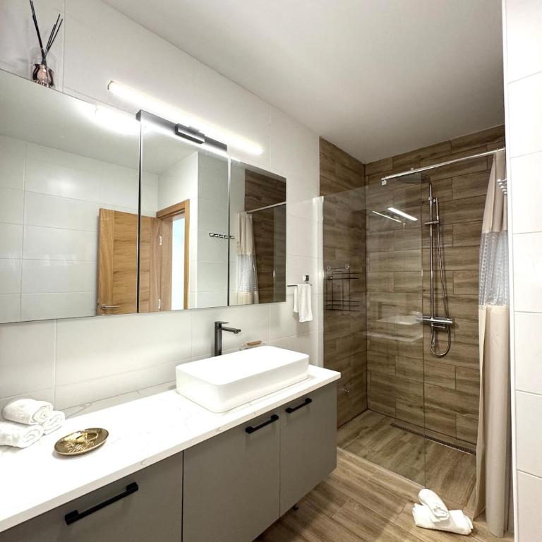 Moréa- Modern, Sea View & Balcony - Apartman sa 2 Spavaće Sobe - 13
