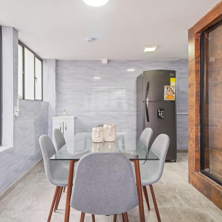 2 bedroom with pool table, 1 block from Lleras park, p8 - Two-Bedroom Apartment - 19
