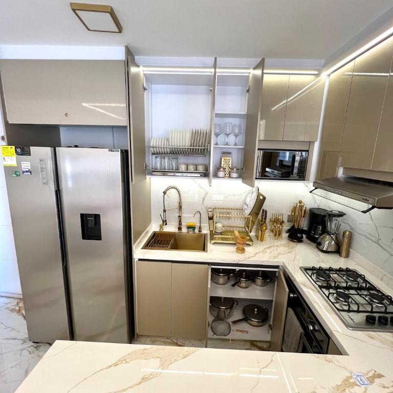 Lujoso Apartamento Con Piscina En Conjunto Cerrado - Apartamento de 2 dormitorios con vistas - 8