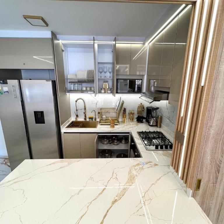 Lujoso Apartamento Con Piscina En Conjunto Cerrado - Apartamento de 2 dormitorios con vistas - 9
