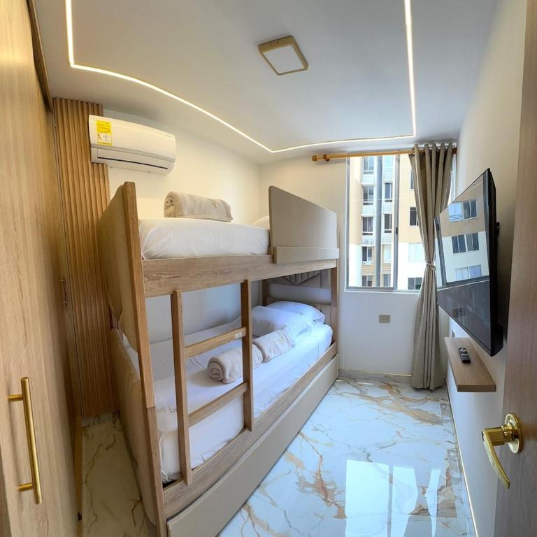 Lujoso Apartamento Con Piscina En Conjunto Cerrado - Apartamento de 2 dormitorios con vistas - 23