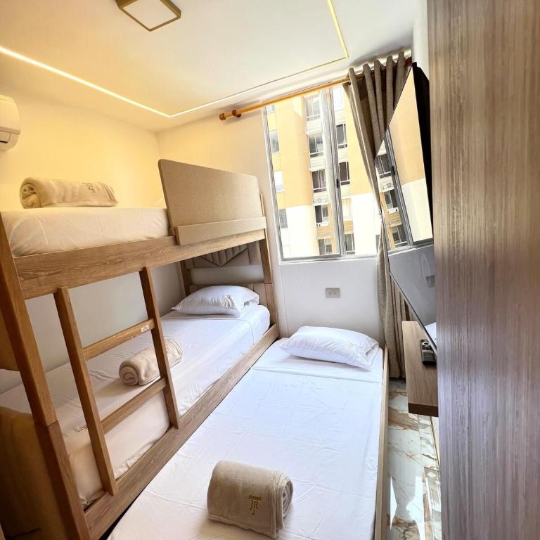 Lujoso Apartamento Con Piscina En Conjunto Cerrado - Apartamento de 2 dormitorios con vistas - 24