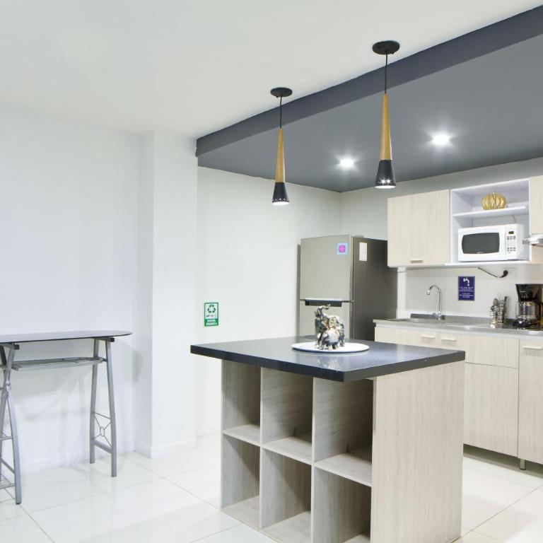2 bedroom apartment - one block from Lleras park, P1 - Two-Bedroom Apartment - 4