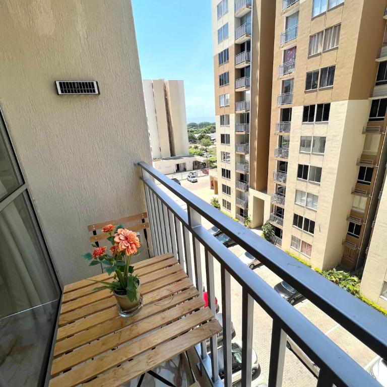 Lujoso Apartamento Con Piscina En Conjunto Cerrado - Apartamento de 2 dormitorios con vistas - 35