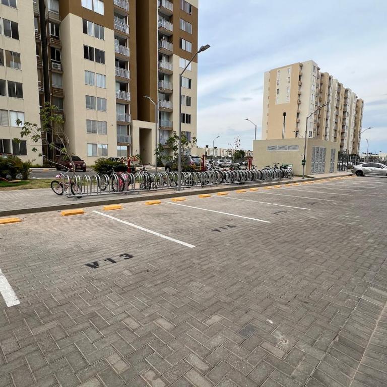 Lujoso Apartamento Con Piscina En Conjunto Cerrado - Apartamento de 2 dormitorios con vistas - 43