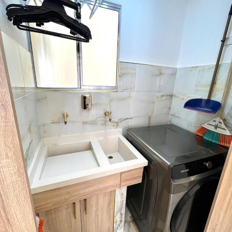 Lujoso Apartamento Con Piscina En Conjunto Cerrado - Apartamento de 2 dormitorios con vistas - 36