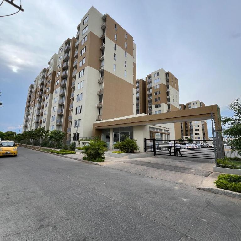 Lujoso Apartamento Con Piscina En Conjunto Cerrado - Apartamento de 2 dormitorios con vistas - 40