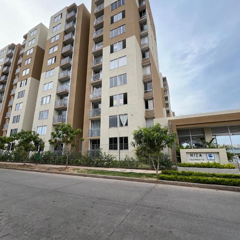 Lujoso Apartamento Con Piscina En Conjunto Cerrado - Apartamento de 2 dormitorios con vistas - 41