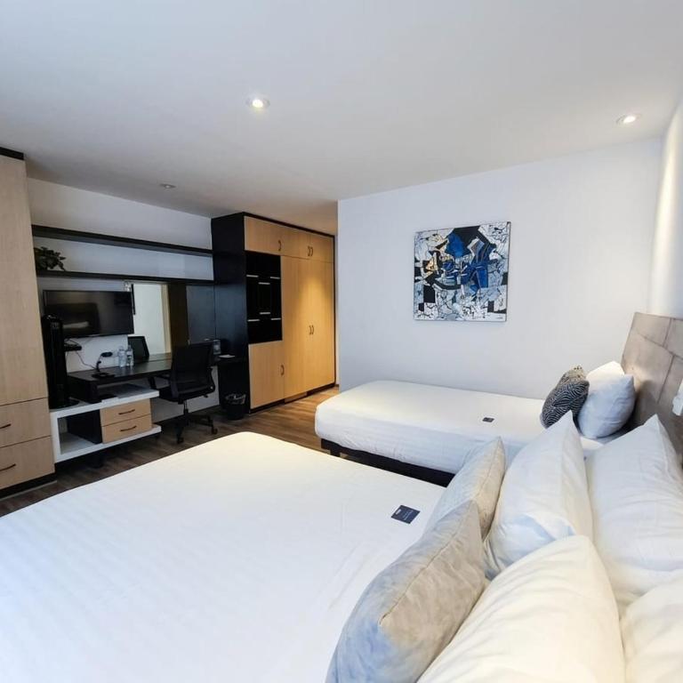 ROOM Hotel & Suites - Habitación Triple con balcón - 2