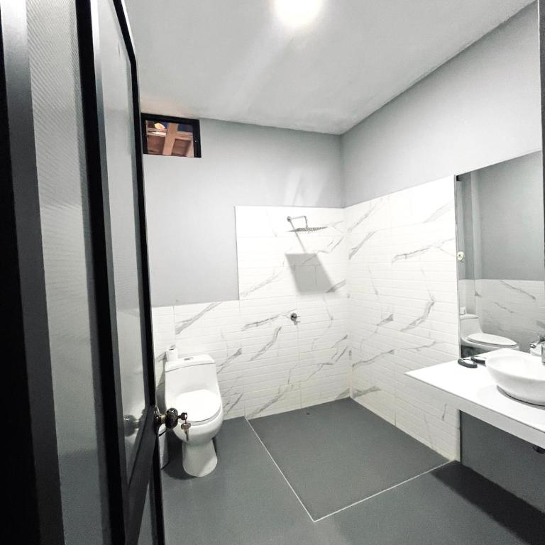 La Casa DiParis - Two-Bedroom House - 5