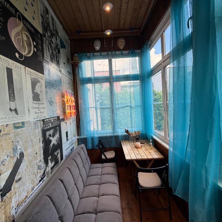 Großzügige Altbau-Wohnung mit Loggia & Grünblick - Apartment mit 4 Schlafzimmern - 7