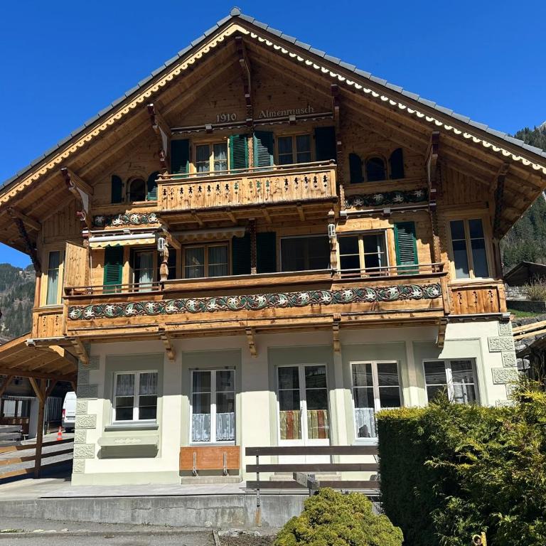Lauterbrunnen Beautiful Staubbach apartment in a charming Chalet - Apartment mit 2 Schlafzimmern - 1
