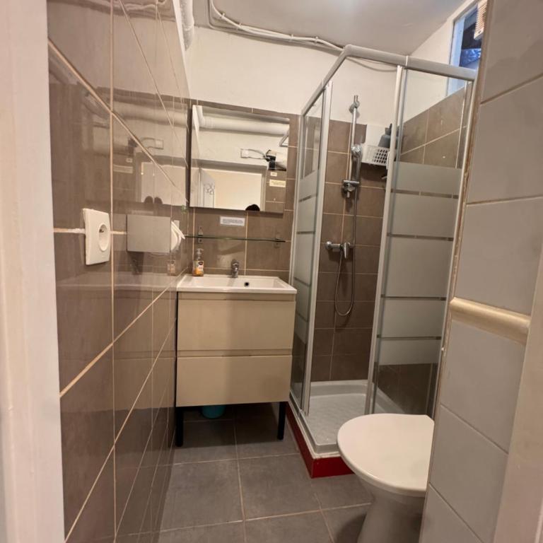 Au Cœur de Palavas, maison de pêcheur climatisée et pleine de charme - 50m de la plage - Commerces&Commodités - LaConciergerieByNina - Appartement 1 Chambre - 4