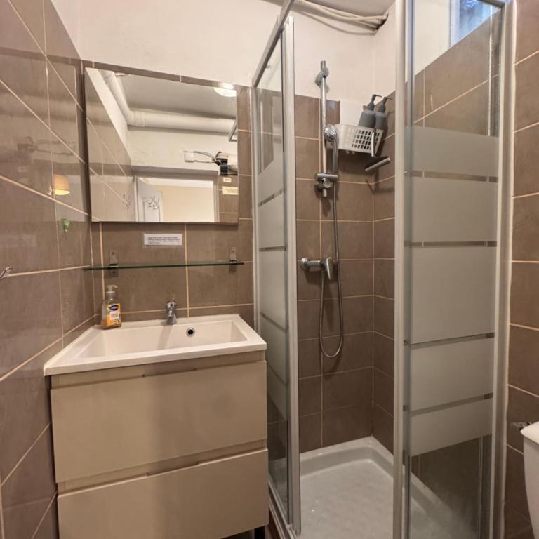 Au Cœur de Palavas, maison de pêcheur climatisée et pleine de charme - 50m de la plage - Commerces&Commodités - LaConciergerieByNina - Appartement 1 Chambre - 5