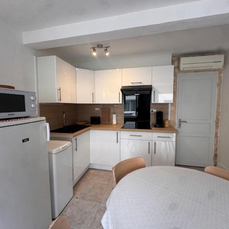 Au Cœur de Palavas, maison de pêcheur climatisée et pleine de charme - 50m de la plage - Commerces&Commodités - LaConciergerieByNina - Appartement 1 Chambre - 9