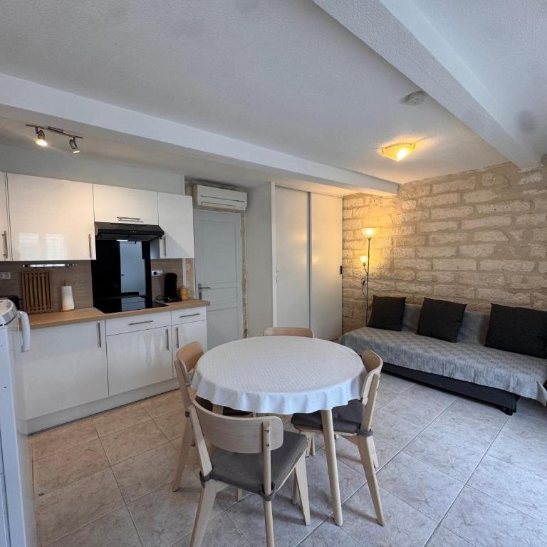 Au Cœur de Palavas, maison de pêcheur climatisée et pleine de charme - 50m de la plage - Commerces&Commodités - LaConciergerieByNina - Appartement 1 Chambre - 1