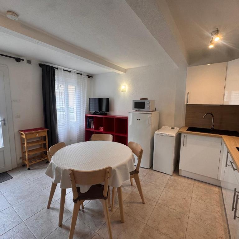 Au Cœur de Palavas, maison de pêcheur climatisée et pleine de charme - 50m de la plage - Commerces&Commodités - LaConciergerieByNina - Appartement 1 Chambre - 10