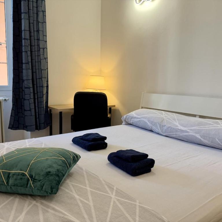 HOST4U - Luxury Beautiful Two Bedrooms Apartment front Beaches in Imperia, Casa Catalina - Apartment mit 2 Schlafzimmern und Meerblick - 2