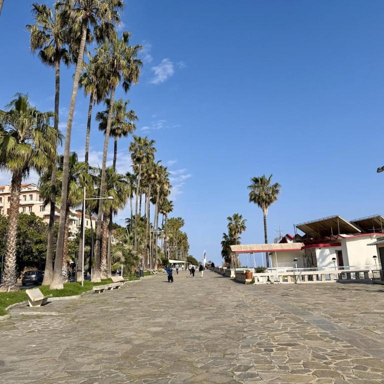 HOST4U - Luxury Beautiful Two Bedrooms Apartment front Beaches in Imperia, Casa Catalina - Apartment mit 2 Schlafzimmern und Meerblick - 4