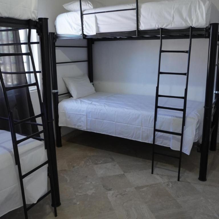 Hostal Mardan Puerto Vallarta Aeropuerto - Habitación Compartida Mixta - 4 camas - 12