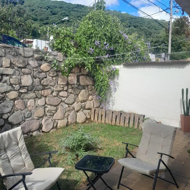 Casa con jardín y vista al cerro en Portezuelo Salta - Casa con 1 dormitorio - 1