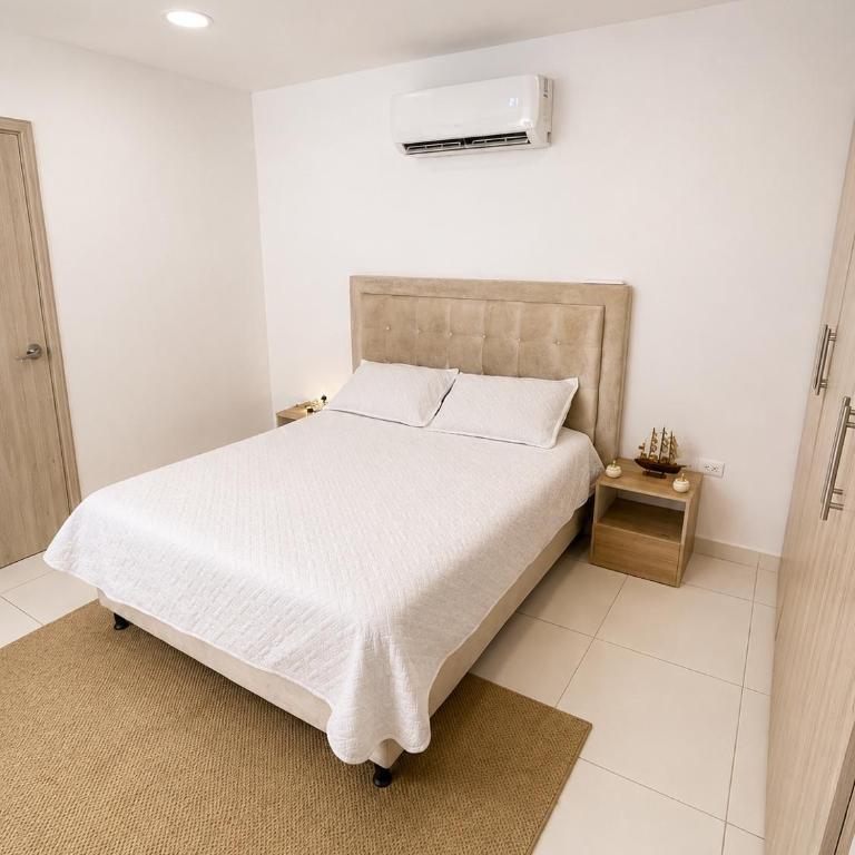 Comodidad y ubicación estratégica - Habitación Doble con baño privado - 5