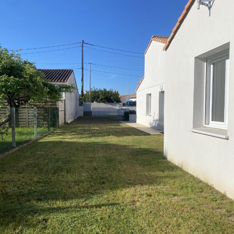 Maison neuve au centre de La Tranche-sur-Mer: WiFi, parking, proche plage et commerces - FR-1-22-355 - Casa - 17