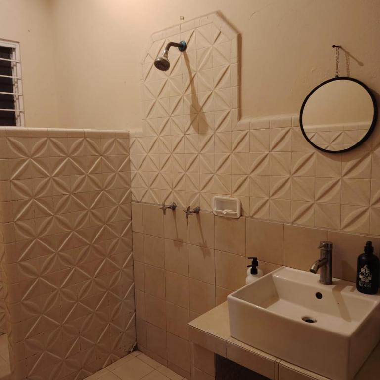 Suite Privada Cerca del Estadio BBVA - Triple Room with Private Bathroom - 8