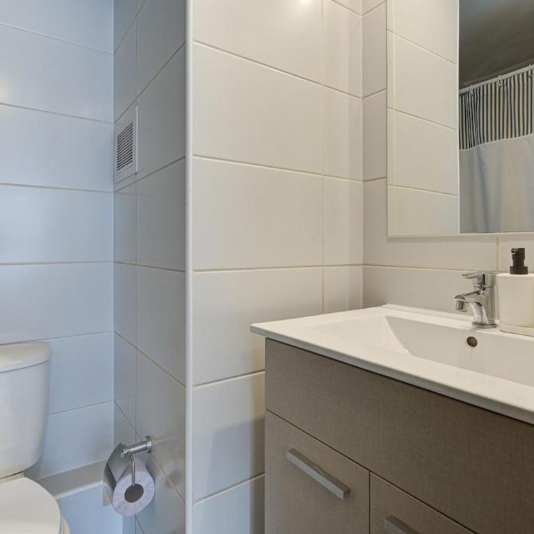 AparRent Estudio Centro Civico - One-Bedroom Apartment - 48