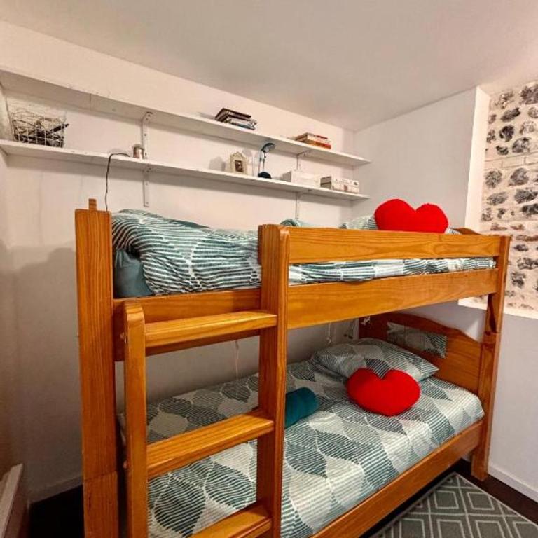 Maison de pêcheur située au pied du Monument Historique classé en 2020 le pont Colbert Maison à deux pas du centre ville Maison familiale - Maison 2 Chambres - 11