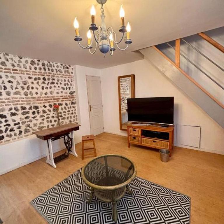 Maison de pêcheur située au pied du Monument Historique classé en 2020 le pont Colbert Maison à deux pas du centre ville Maison familiale - Maison 2 Chambres - 17