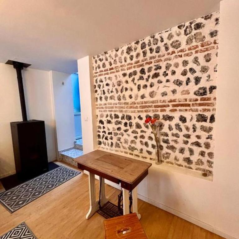 Maison de pêcheur située au pied du Monument Historique classé en 2020 le pont Colbert Maison à deux pas du centre ville Maison familiale - Maison 2 Chambres - 18