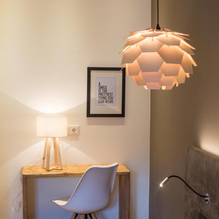 TWO TIMEZ - Boutique Hotel - with AC - Deluxe Suite mit Balkon - 11