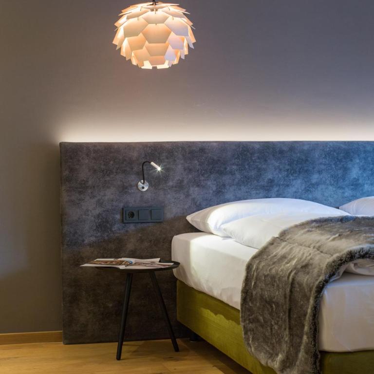 TWO TIMEZ - Boutique Hotel - with AC - Deluxe Suite mit Balkon - 6