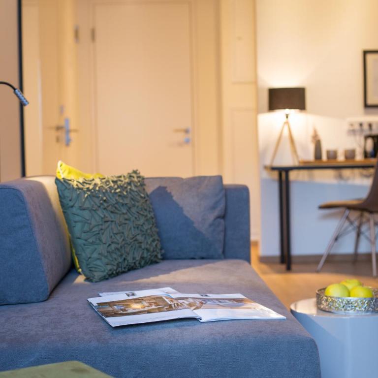 TWO TIMEZ - Boutique Hotel - with AC - Deluxe Suite mit Balkon - 10