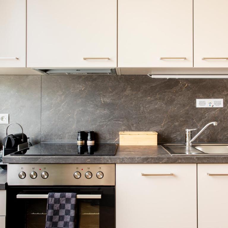 Boho Living Altstadt Suites - Free Parking by HERO HOMES Graz - Superior One-Bedroom Apartment - 17