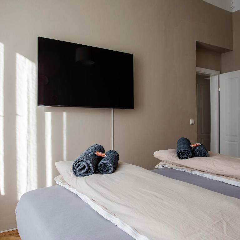 Boho Living Altstadt Suites - Free Parking by HERO HOMES Graz - Two-Bedroom Superior Apartment - 13