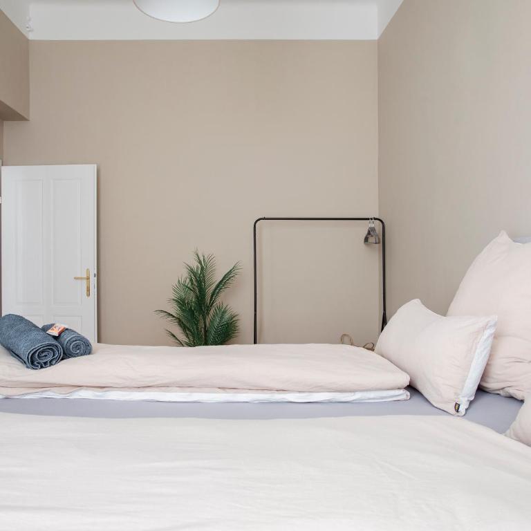 Boho Living Altstadt Suites - Free Parking by HERO HOMES Graz - Two-Bedroom Superior Apartment - 12