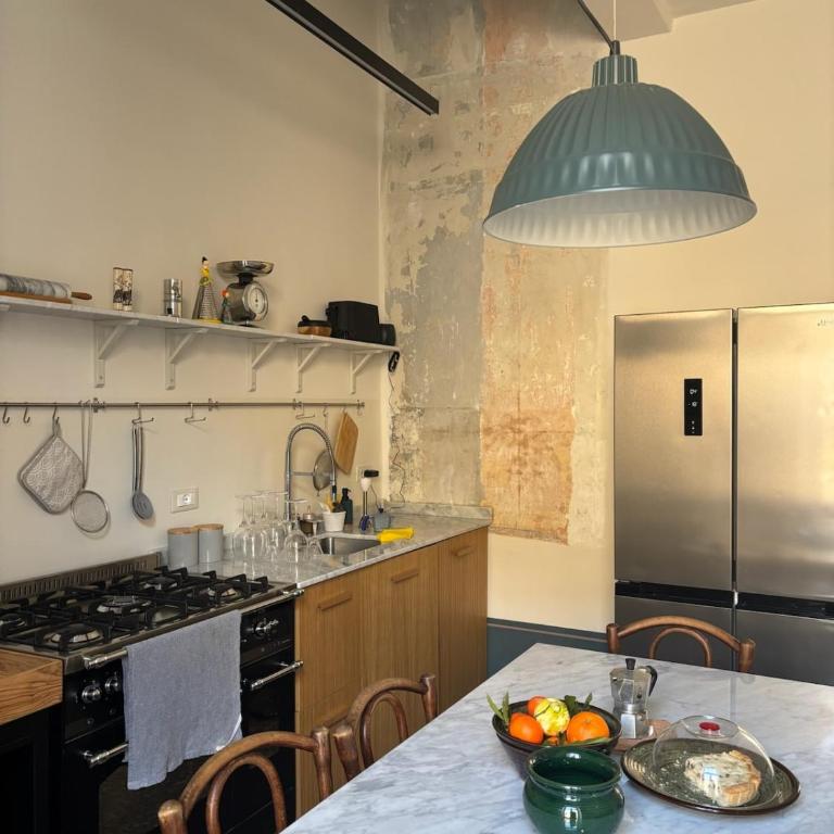 CA - Historic apartment with refined design - Vacation Home - 4