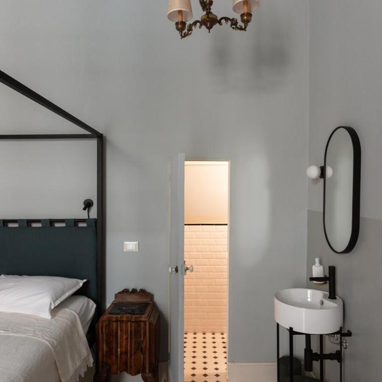 CA - Historic apartment with refined design - Vacation Home - 13