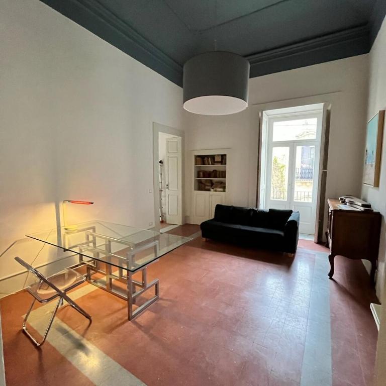 CA - Historic apartment with refined design - Vacation Home - 16