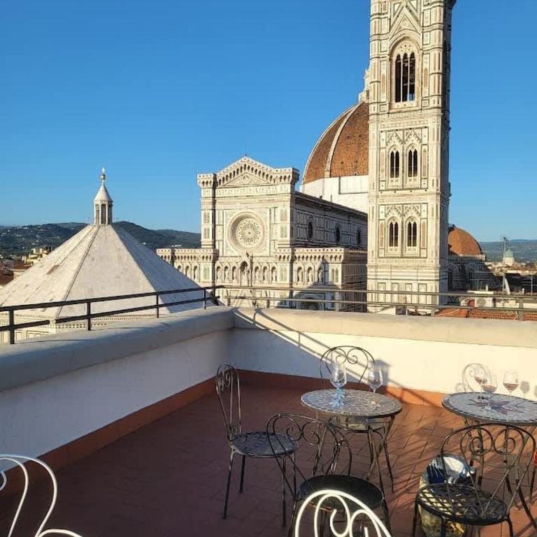 Spacious 2BR with 2 Ensuite Baths in Florence - Apartment - 1
