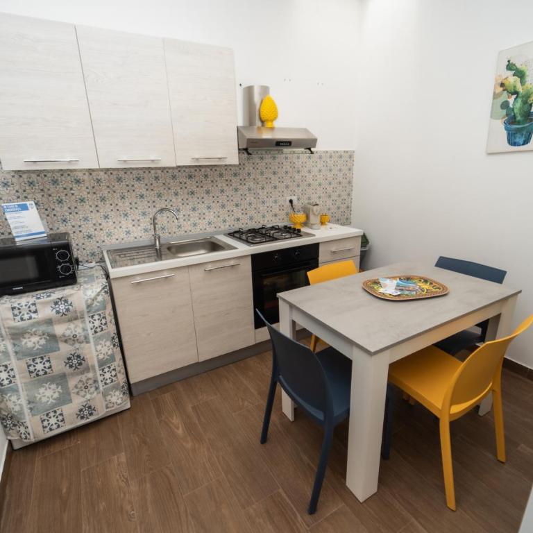 DA REMO apartment - Appartamento con 2 Camere da Letto e Balcone - 2