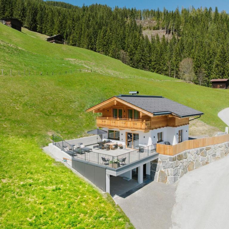 Moidi's Chalet Spieljoch - Holiday Home with bathroom - 1