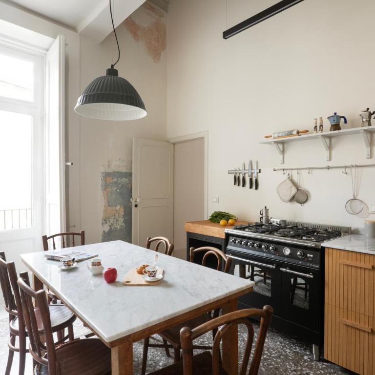 CA - Historic apartment with refined design - Vacation Home - 20