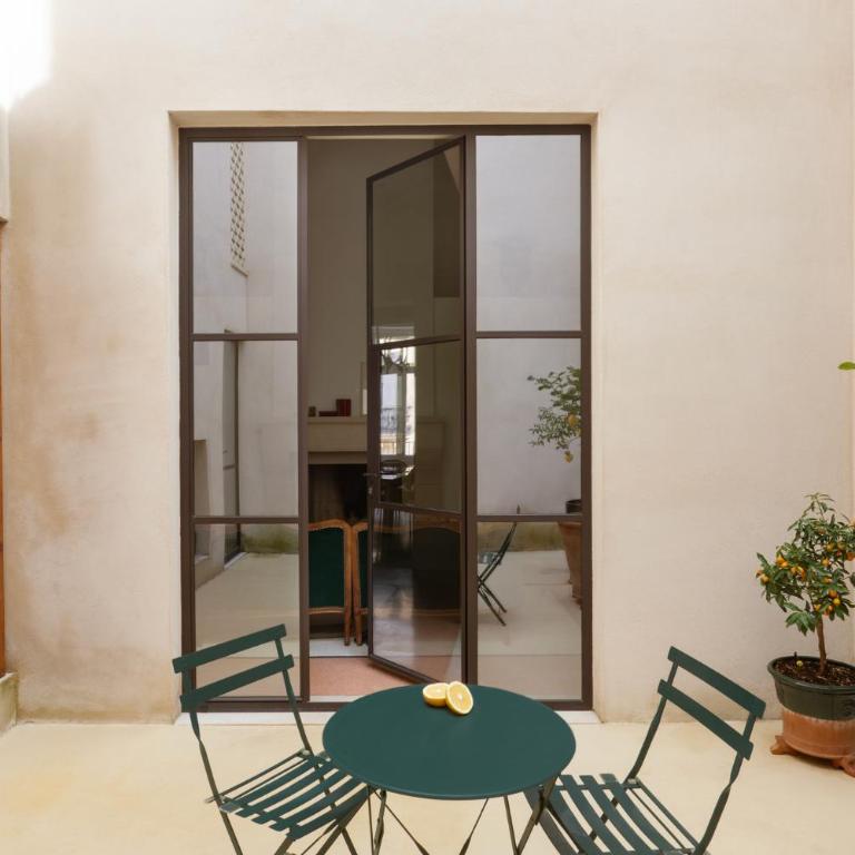 CA - Historic apartment with refined design - Vacation Home - 32